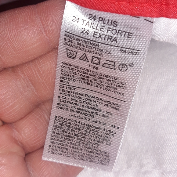 Old Navy Plus Everyday Floral Shorts - Picture 4 of 11